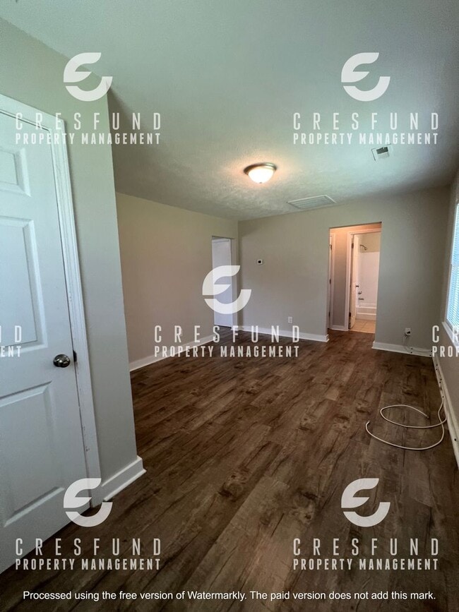 Building Photo - Spacious & Updated 1 Bed, 1 Bath Apartment