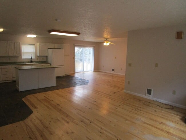 Building Photo - House on Lower Side of Juniper Canyon with...