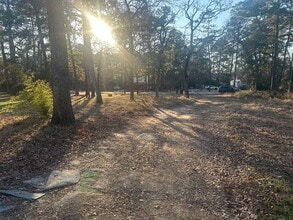 Building Photo - 24304 Oak Run