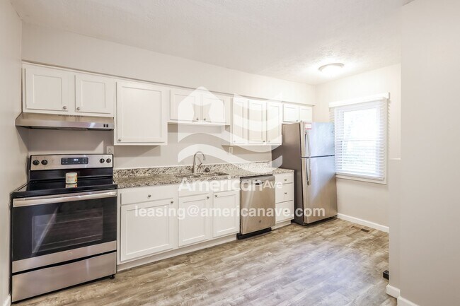 Foto del edificio - 1805#1807 Columbia Avenue, 45042; #702445 - 702445