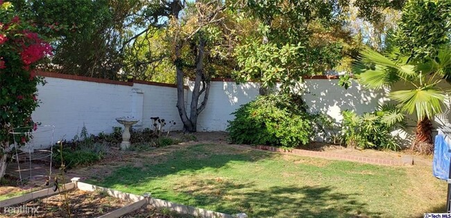 Building Photo - 3 br, 2 bath House - 3623 Las Palmas Ave