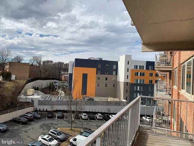 Balcón-RV - 4520 King St