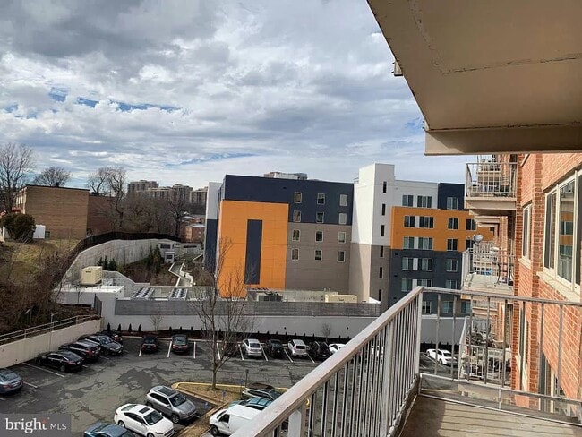 Balcony-RV - 4520 King St