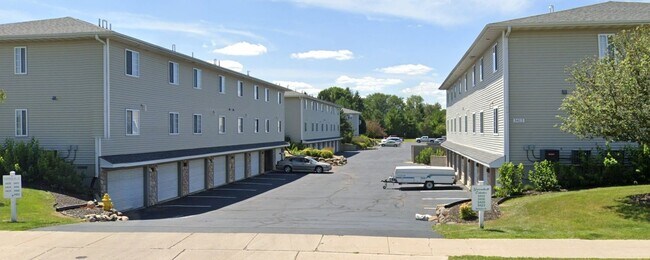 Foto del edificio - Charming Apartment with Private Entrance, Garage, In-Unit Laundry & Bonus Basement Space