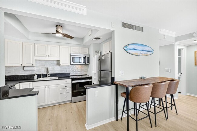 Foto del edificio - 58 N Collier Blvd