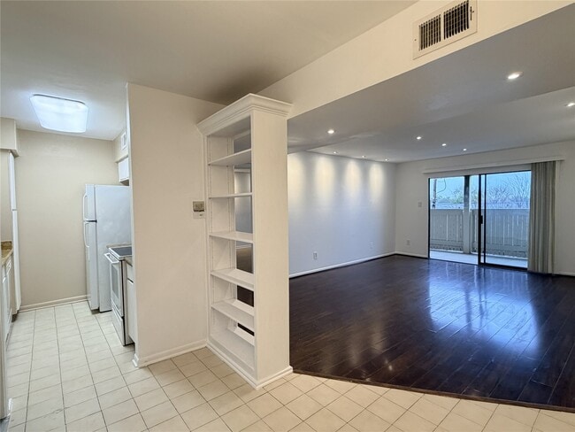 Building Photo - 8523 Hearth Dr