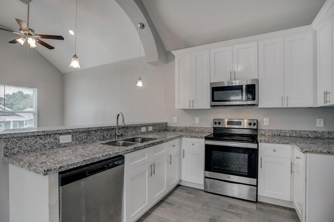 Building Photo - 16960 W Ivanhoe St