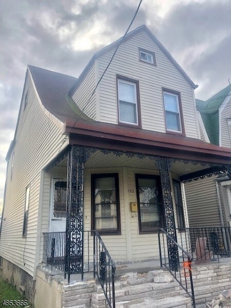 Primary Photo - 152 Elm St