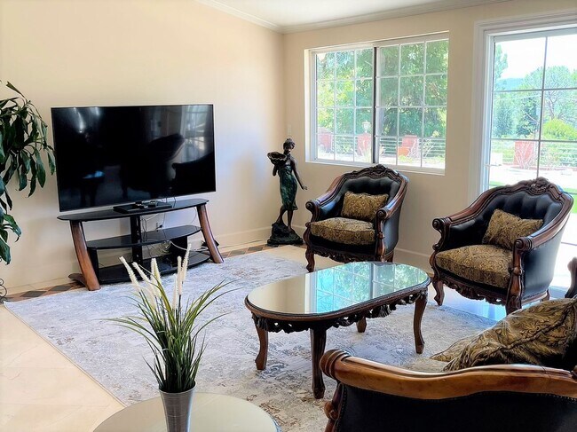 Foto del edificio - Stunning Woodland Hills Home with Sweeping Views