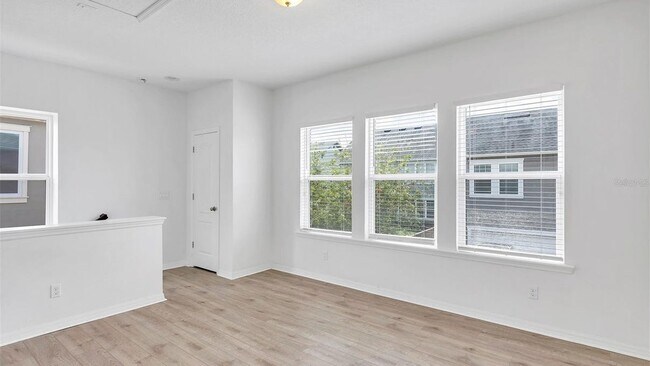 Foto del edificio - 8558 Tavistock Lakes Blvd