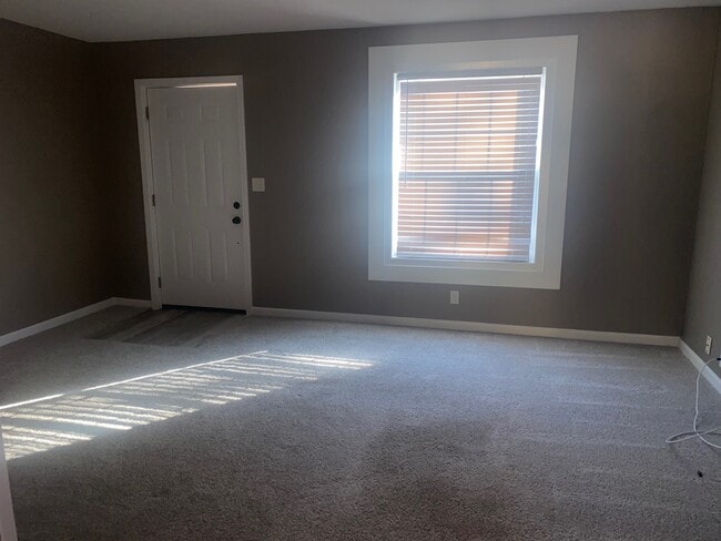 Building Photo - 197 Cox Ln