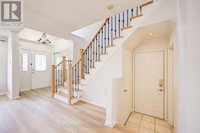 Building Photo - 2293 Oakhaven Dr