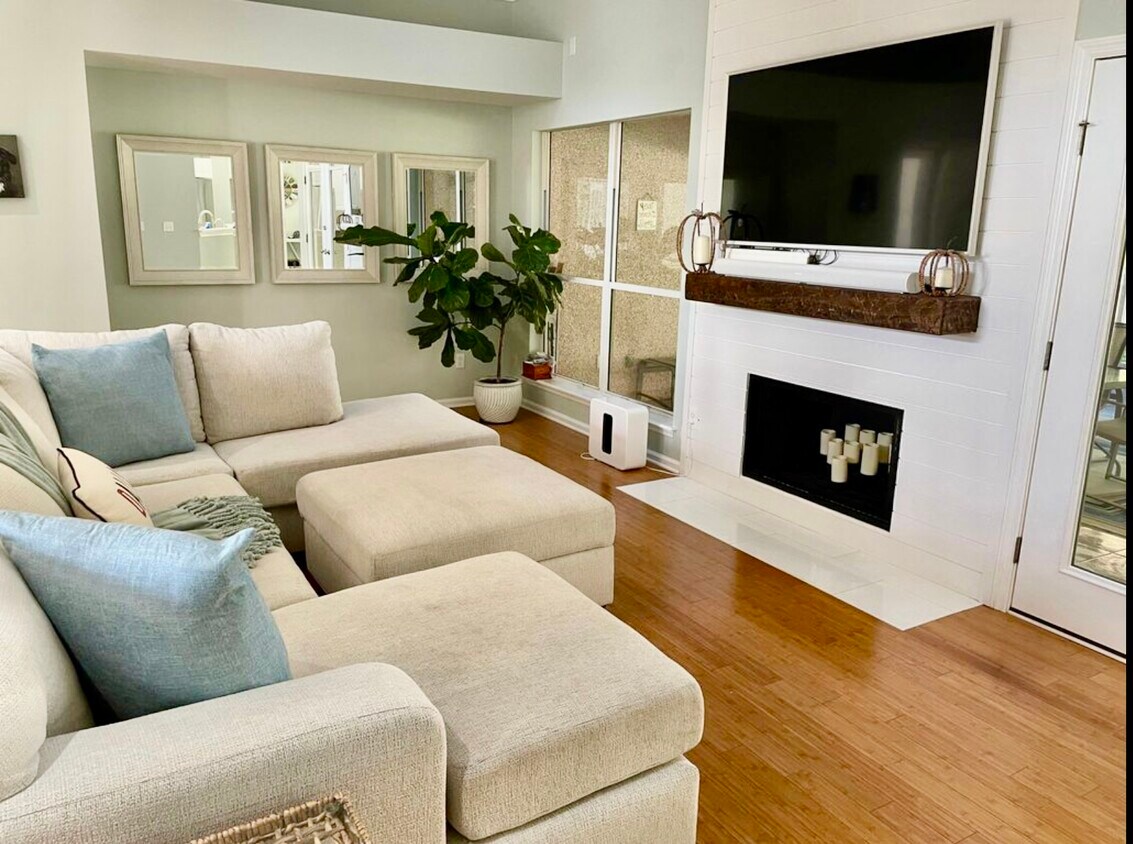 Foto principal - 104 Azalea Point Dr S