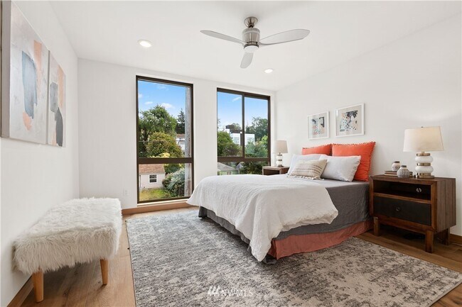 Foto del edificio - 5015 Fauntleroy Way SW