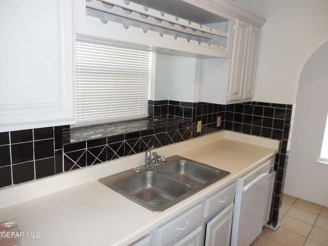Building Photo - 5804 River Hollow Ct