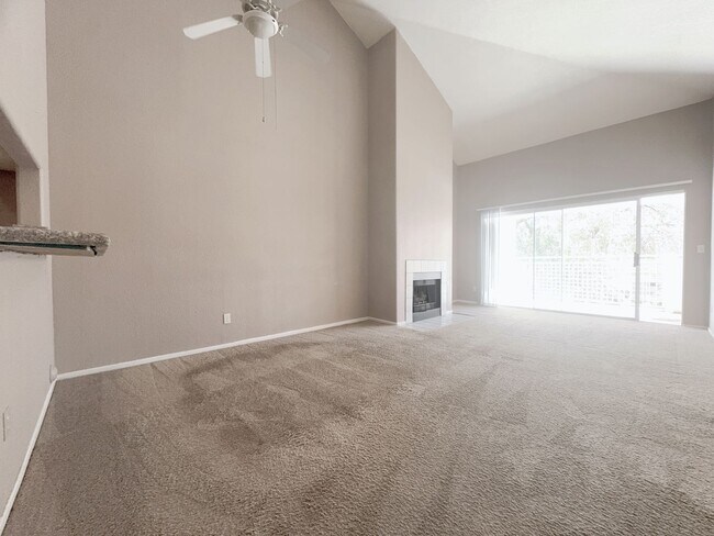 Foto del edificio - 2b2b Condo Tropicana/Jones  $1450