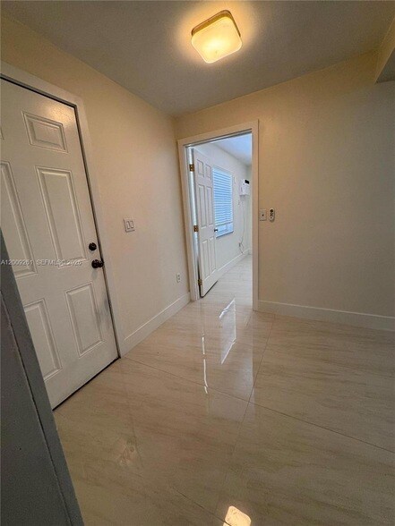 Foto del edificio - 606 SW 58th Ct