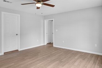 Building Photo - 10118 Norvic St