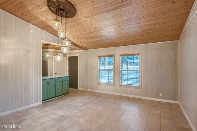 Building Photo - 3 br, 2 bath House - 1241 Evergreen Drive ...