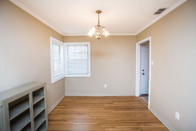 Building Photo - "Charming 3-Bedroom Home on 31st with Gleaming Hardwood Floors and 2 Full Baths!"
