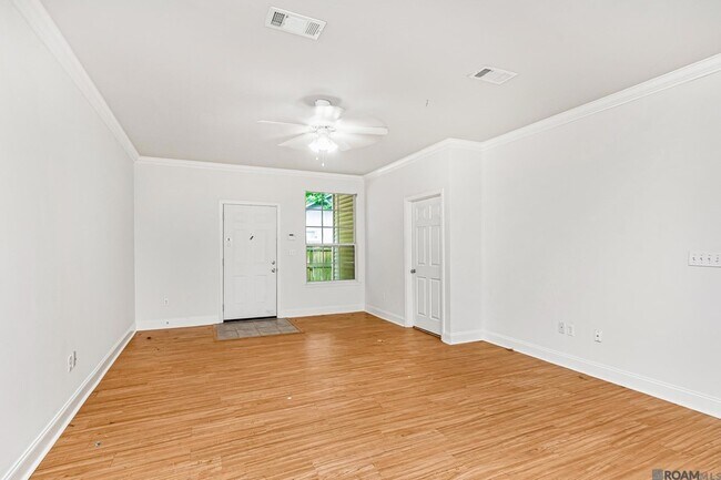 Building Photo - 900 Dean Lee Dr