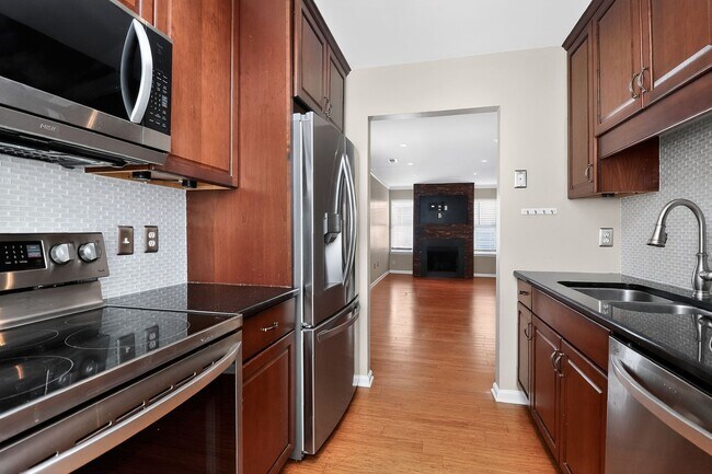 Building Photo - 3-Story Townhome in Historic Fourth Ward – Uptown Living