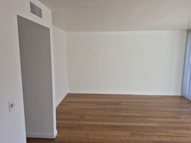 Foto del edificio - 848 San Pascual Ave