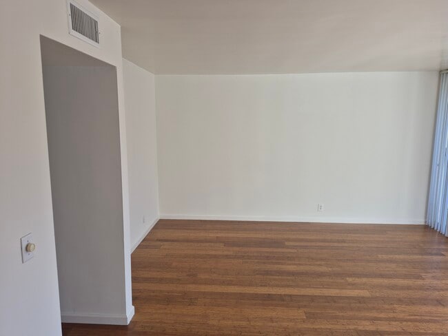 Building Photo - 848 San Pascual Ave