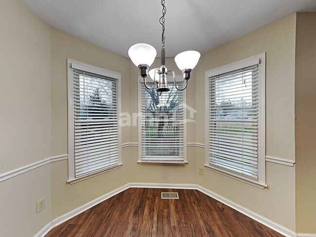 Foto del edificio - 214 St Lukes Ln