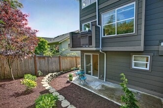 Building Photo - 3806 Interlake Ave N