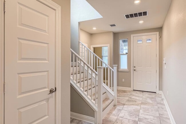 Building Photo - 1609 Arial Dr