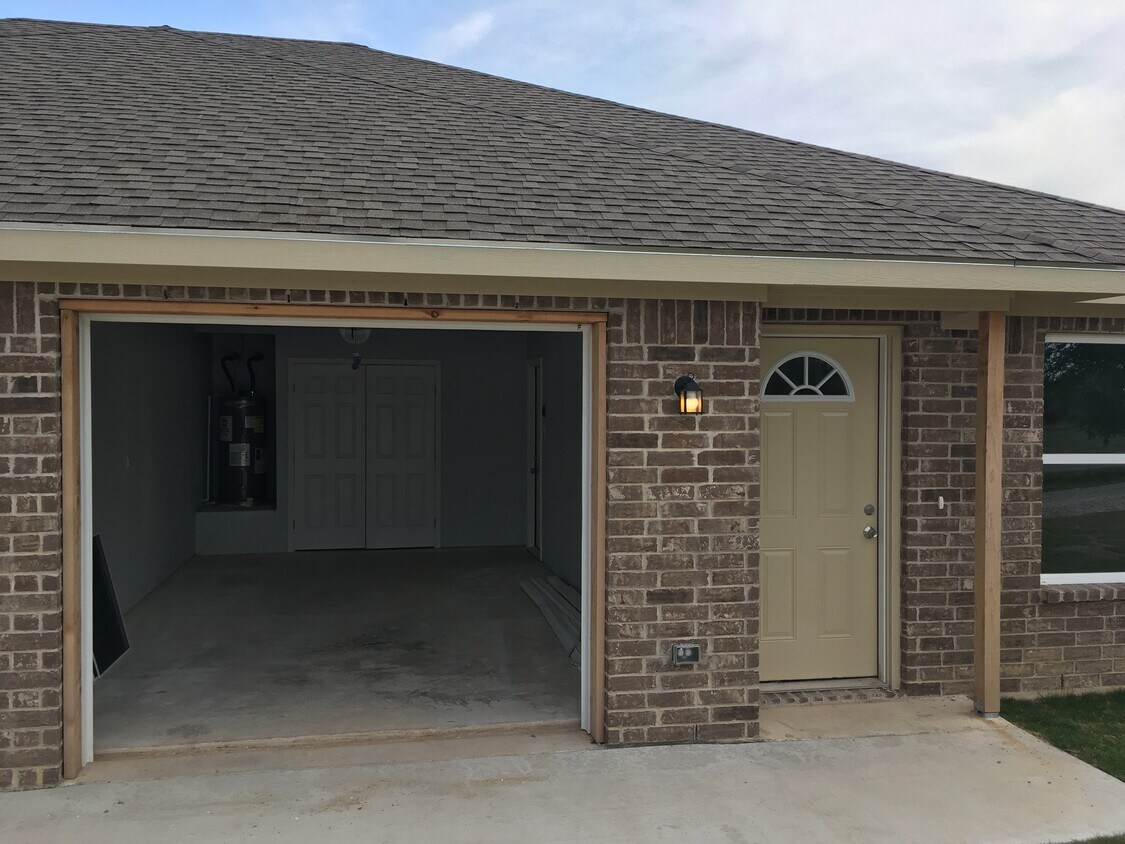 Entrance - 1022 N Plum St