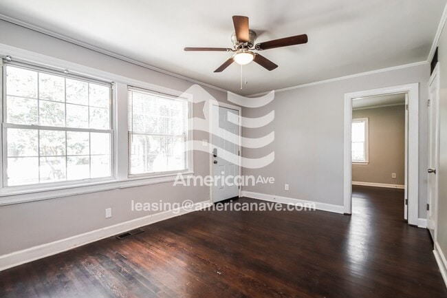 Foto del edificio - 4624 E 3rd St