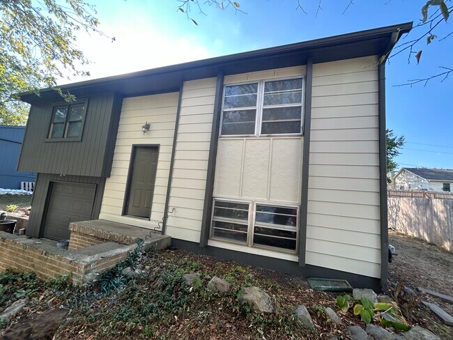 Foto del edificio - 2725 Ponderosa Dr