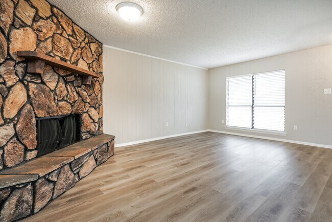 Foto del edificio - 6628 Brookdale Dr