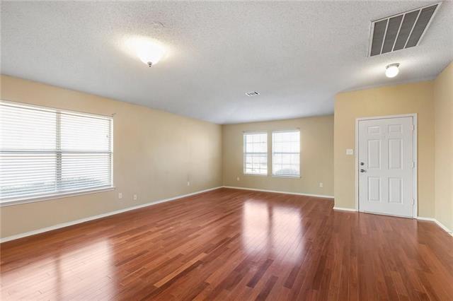 Foto del edificio - 921 Thistle Cir