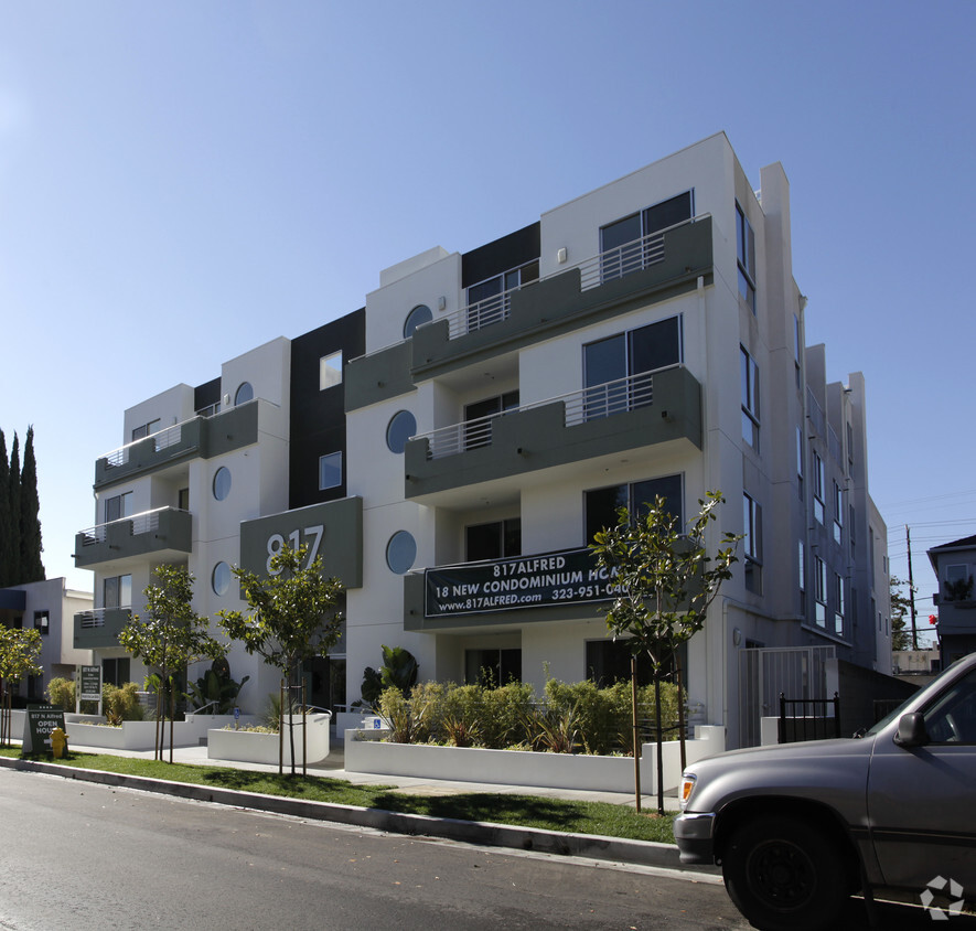 Building Photo - 817 N Alfred St