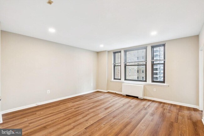 Building Photo - 135 S 19th St