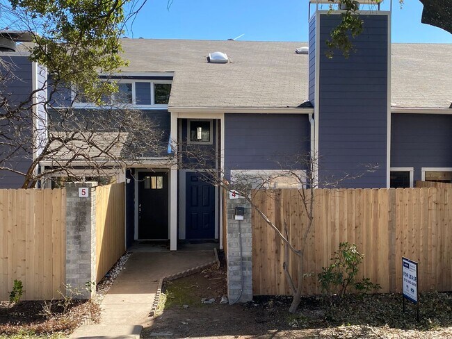 Building Photo - North Central Austin Condo