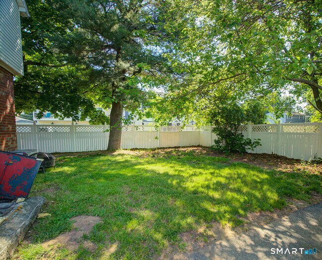 Building Photo - 38 Landin St