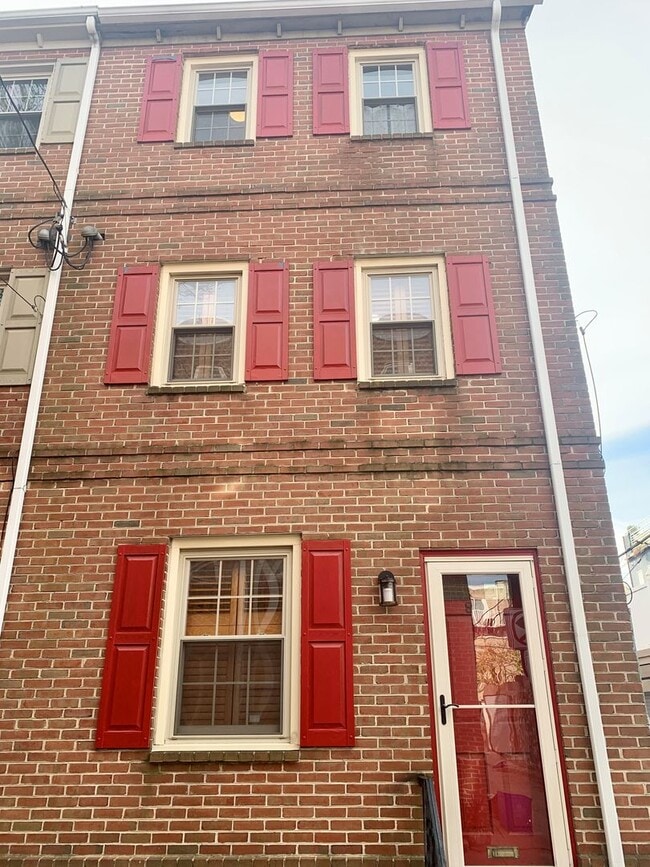 Building Photo - Amazing 2-Bedroom Townhouse Located in Bella Vista! Available mid-July!