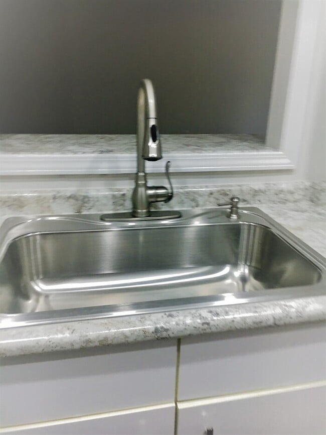 Foto del edificio - 3 miles to Wrightsville Beach! 1 Block fro...