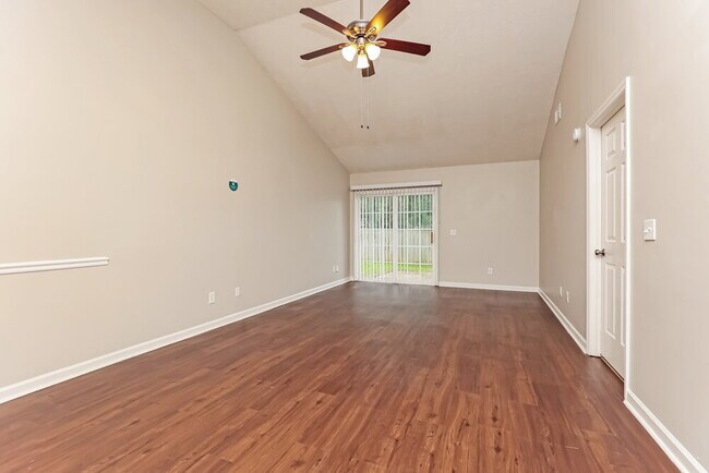 Building Photo - 605 Freedom Ct