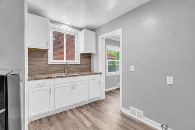 Foto del edificio - 9460 Lakepointe St