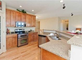 Building Photo - 906 SE Waterview Cir