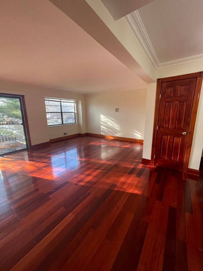 Foto del edificio - 6104 N Oaks Blvd