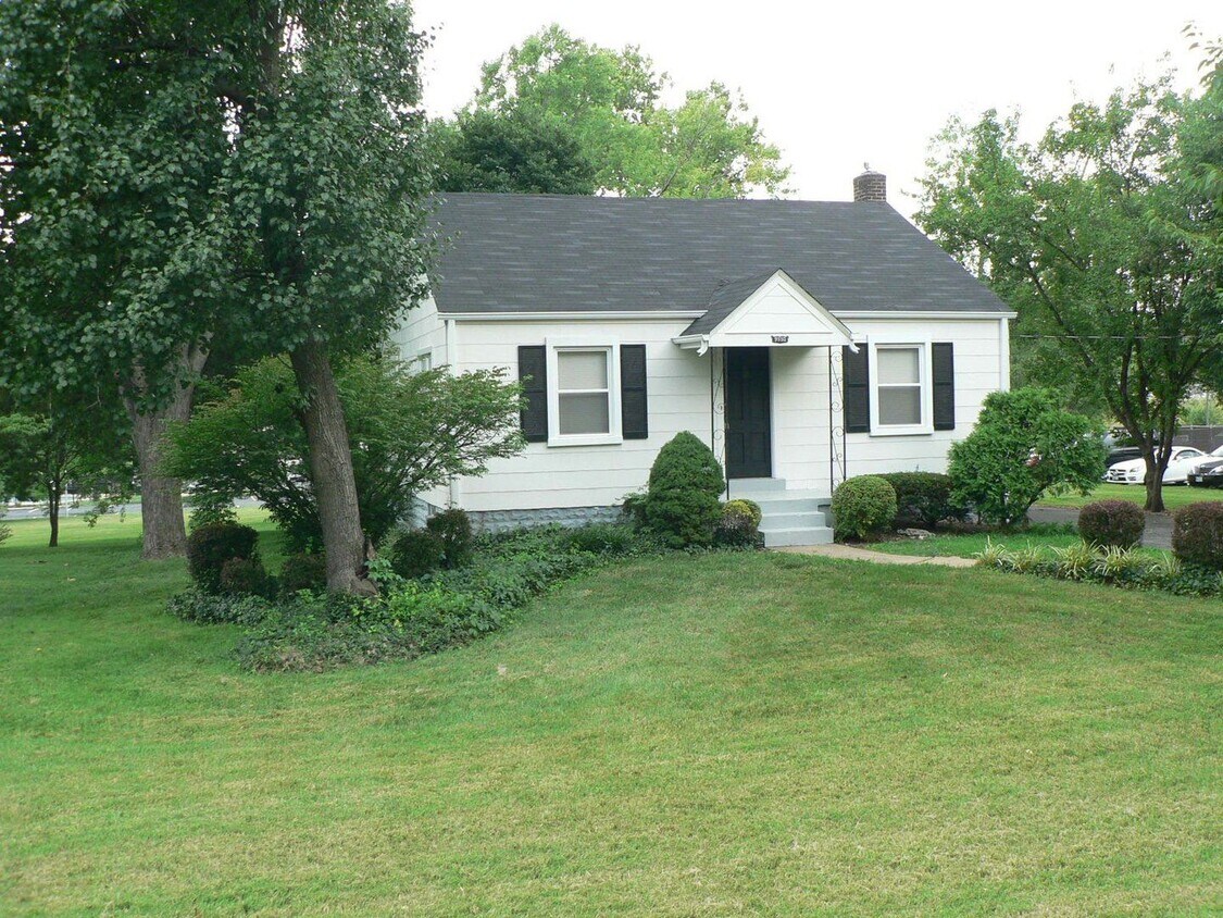 Foto principal - 3 br, 1 bath House - 9930 Gerald