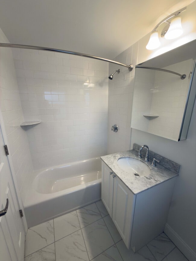 Building Photo - 20 Thornton Rd