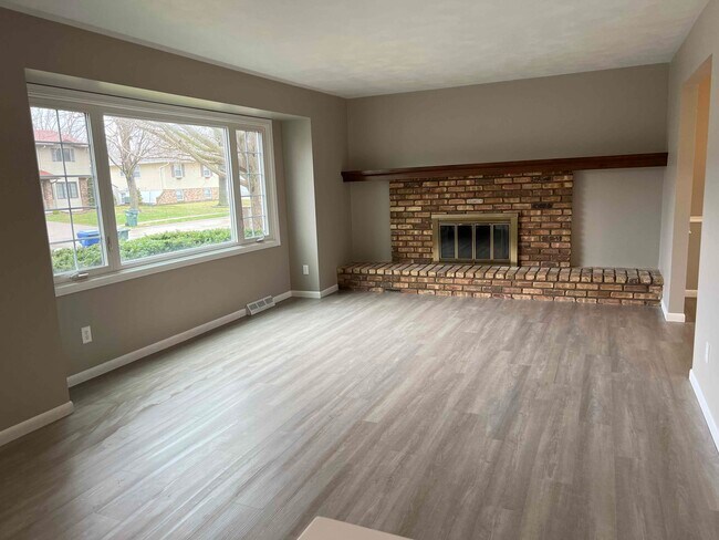 Building Photo - 2159 W 31st St