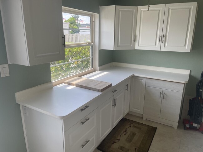 Foto del edificio - 55 Needle Blvd